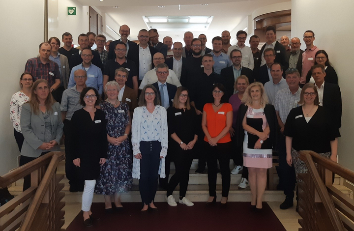 Gruppenfoto des ersten Radon-Netwerk Treffens (Vergrößert das Bild in einem Dialog Fenster)